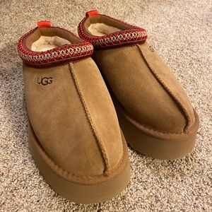 UGG TAZZ SLIPPER SIZE 8